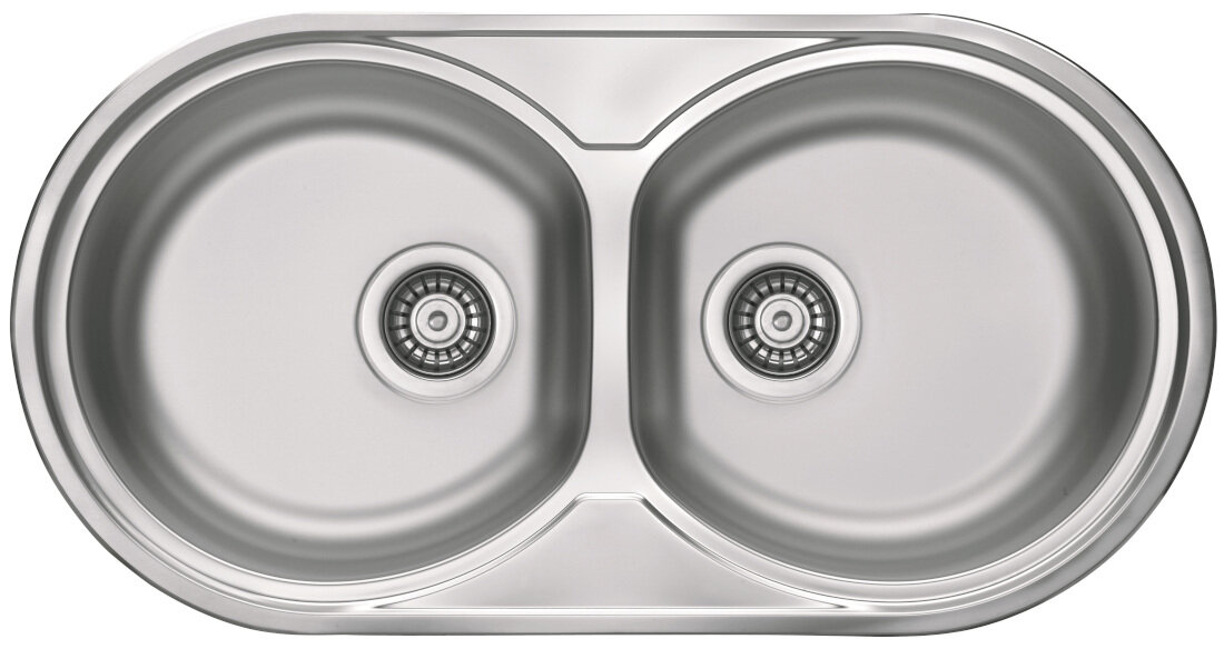 Obraz przedstawia zlewozmywak dwukomorowy w kolorze srebrnym z wykończeniem satynowym. Obie komory mają okrągłe odpływy umieszczone centralnie.
