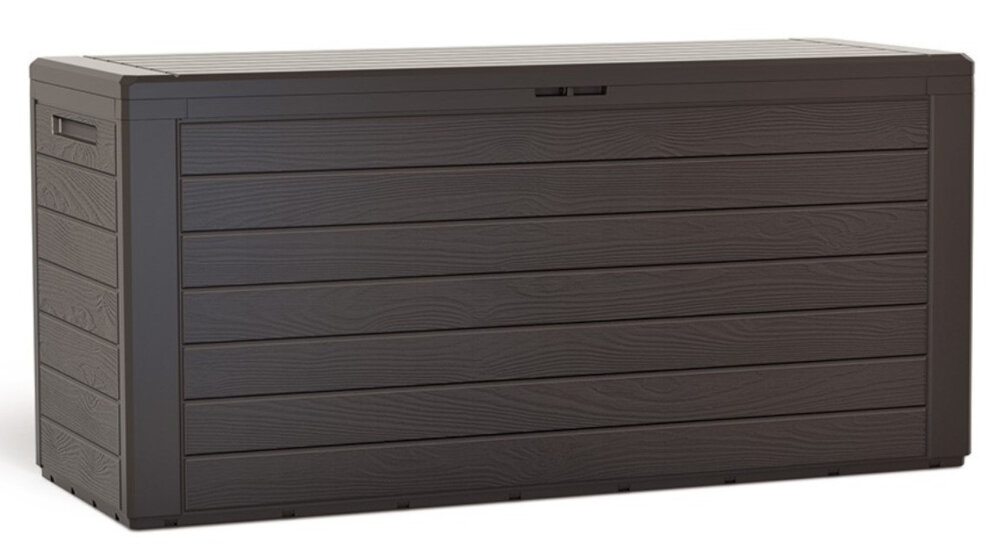 Brązowa skrzynia ogrodowa z poziomymi panelami imitującymi drewno. Skrzynia ma prostokątny kształt i uchwyty po bokach.