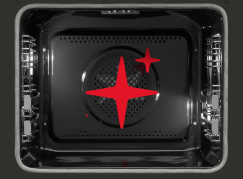 Wnętrze piekarnika z widocznym wentylatorem na tylnej ścianie oraz czerwonym symbolem gwiazdy na środku. Wnętrze jest czyste i błyszczące.