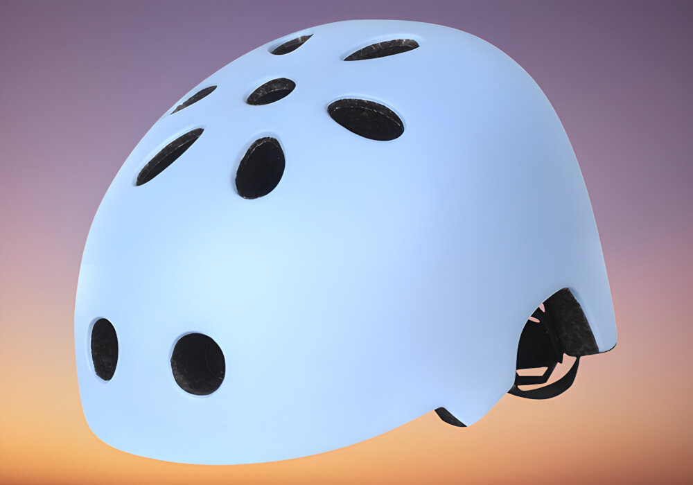 Niebieski kask z kilkoma otworami wentylacyjnymi na powierzchni. Tło jest gradientowe, przechodzące od fioletu do pomarańczu.