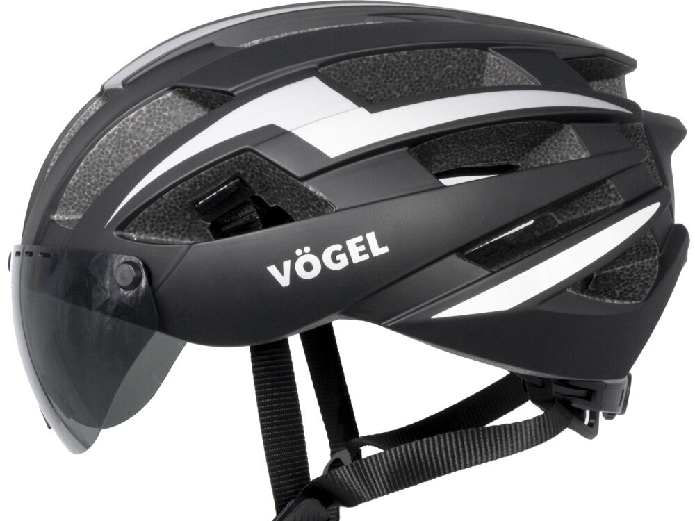 Czarno-srebrny kask rowerowy z napisem \'VÖGEL\' na boku, wyposażony w przezroczystą osłonę na oczy i regulowane paski.