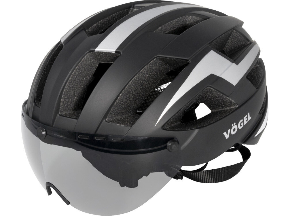 Czarno-srebrny kask z otworami wentylacyjnymi i przezroczystą osłoną na oczy. Na boku widoczne jest logo \'VÖGEL\'.