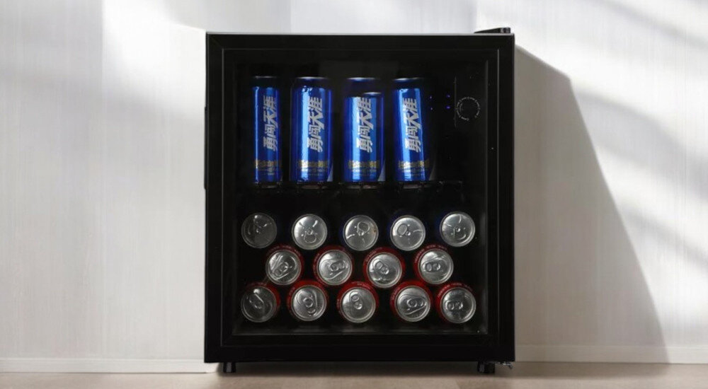 WITRYNA ELECTRO-LINE BC-52E front czarna witryna zamknięta lifestyle pojemność 43 litrów 12 butelek regulacja temperatur pokrętło mechaniczne sterowanie Oświetlenie wnętrza widoczność