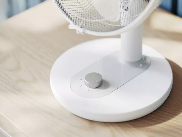 Zbliżenie na stabilną podstawę wentylatora biurkowego Philips