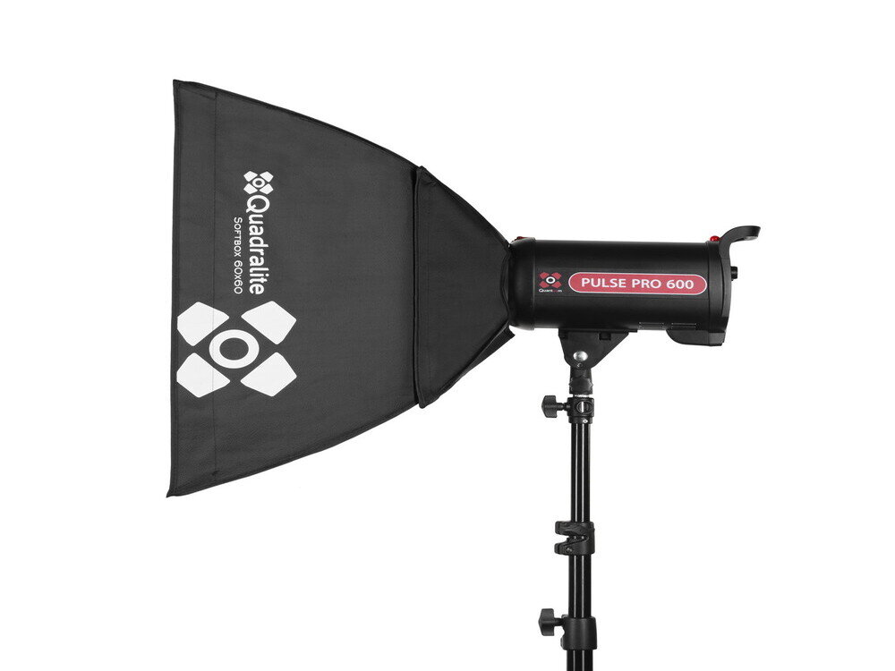 Quadralite Softbox 60x60 rodzina softboxow z mocowaniem Bowens czasza z boku 
