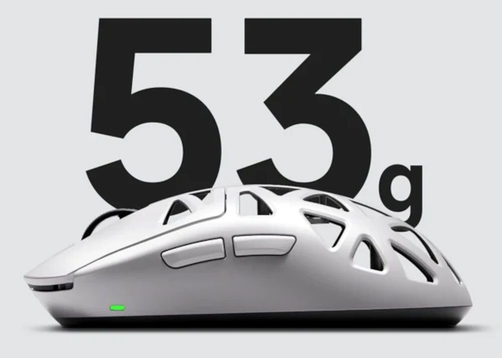 Biała mysz komputerowa z ażurową obudową, na tle dużego napisu \'53 g\'.