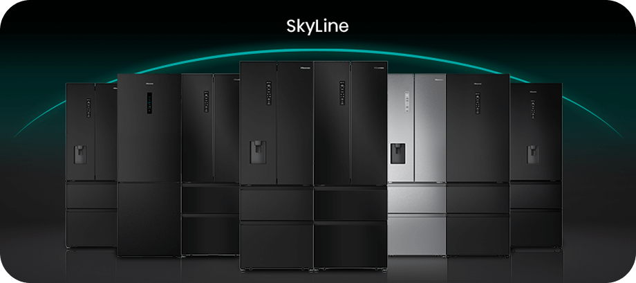 Na obrazie widocznych jest kilka czarnych lodówek ustawionych obok siebie, z napisem \'SkyLine\' u góry. Lodówki mają nowoczesny design z prostymi drzwiami i wbudowanymi panelami sterowania.