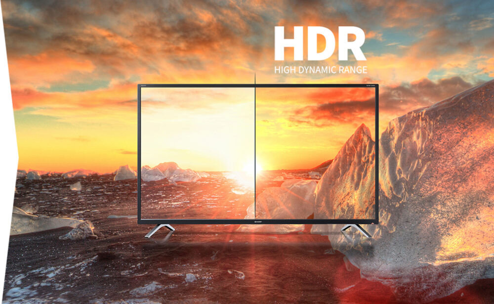 Obraz przedstawia telewizor na tle krajobrazu z zachodzącym słońcem i lodowymi formacjami. Na górze widoczny jest napis \'HDR HIGH DYNAMIC RANGE\'.