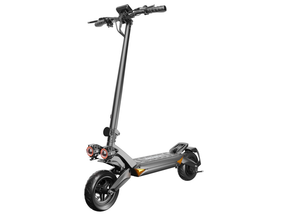 Na obrazie widoczna jest elektryczna hulajnoga w kolorze miedzianym z dużymi kołami i dwoma amortyzatorami. Hulajnoga posiada kierownicę z uchwytami i wyświetlaczem oraz dwa reflektory z przodu.