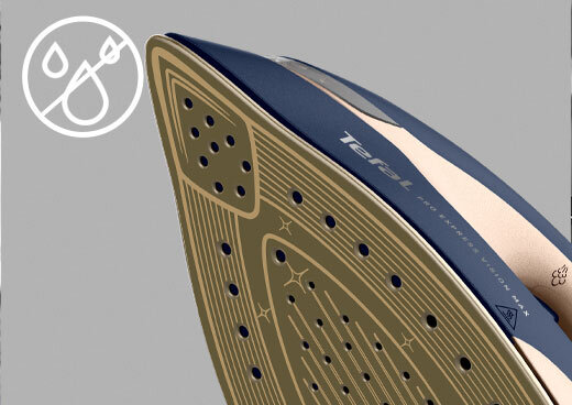 Zdjęcie przedstawia stopę żelazka z licznymi otworami na parę oraz logo \'Tefal\' na obudowie. W lewym górnym rogu znajduje się symbol kropli wody z wtyczką.