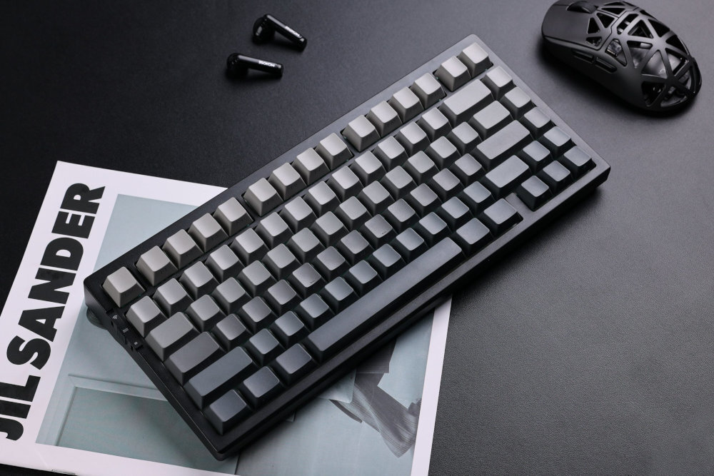 MCHOSE MC-G75 Konstrukcja gasket mount 5-warstwową amortyzacją dźwięku Przełączniki Matcha Latte V2 aktywacja - klawiatura i mysz oraz słuchawki