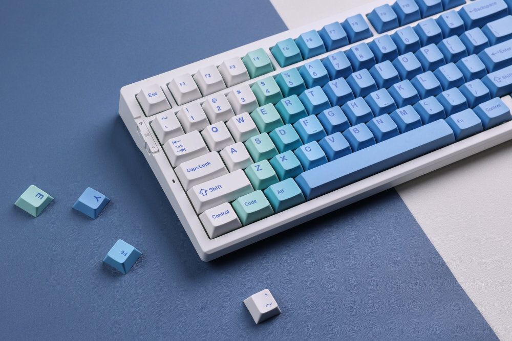 MCHOSE MC-G75 Płytka 1.2 mm Per-Key Flex-Cut PCB stabilny i przyjemnie miękki Precyzyjne wycięcia w konstrukcji równomierne podświetlenie - klawiatura od góry, obok klawisze