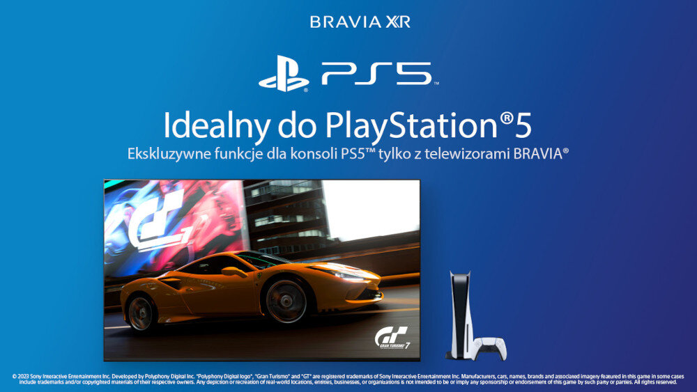 Obraz przedstawia reklamę telewizora BRAVIA XR z napisem \'Idealny do PlayStation 5\'. Widoczny jest samochód sportowy na ekranie telewizora oraz konsola PS5 obok niego.
