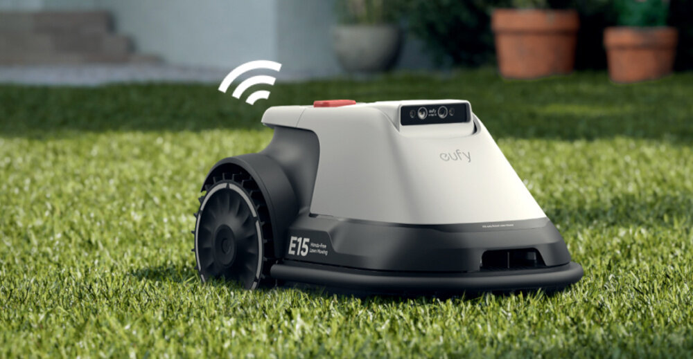 Robot koszący EUFY E15 Bez przewodu ograniczającego robot stoi na trawniku ikona Wi-Fi obudowa z tworzywa sztucznego klasa odporności IPX6 ochrona przed wodą i zabrudzeniami do pracy w zmiennych warunkach pogodowych długi czas eksploatacji mała potrzeba konserwacji