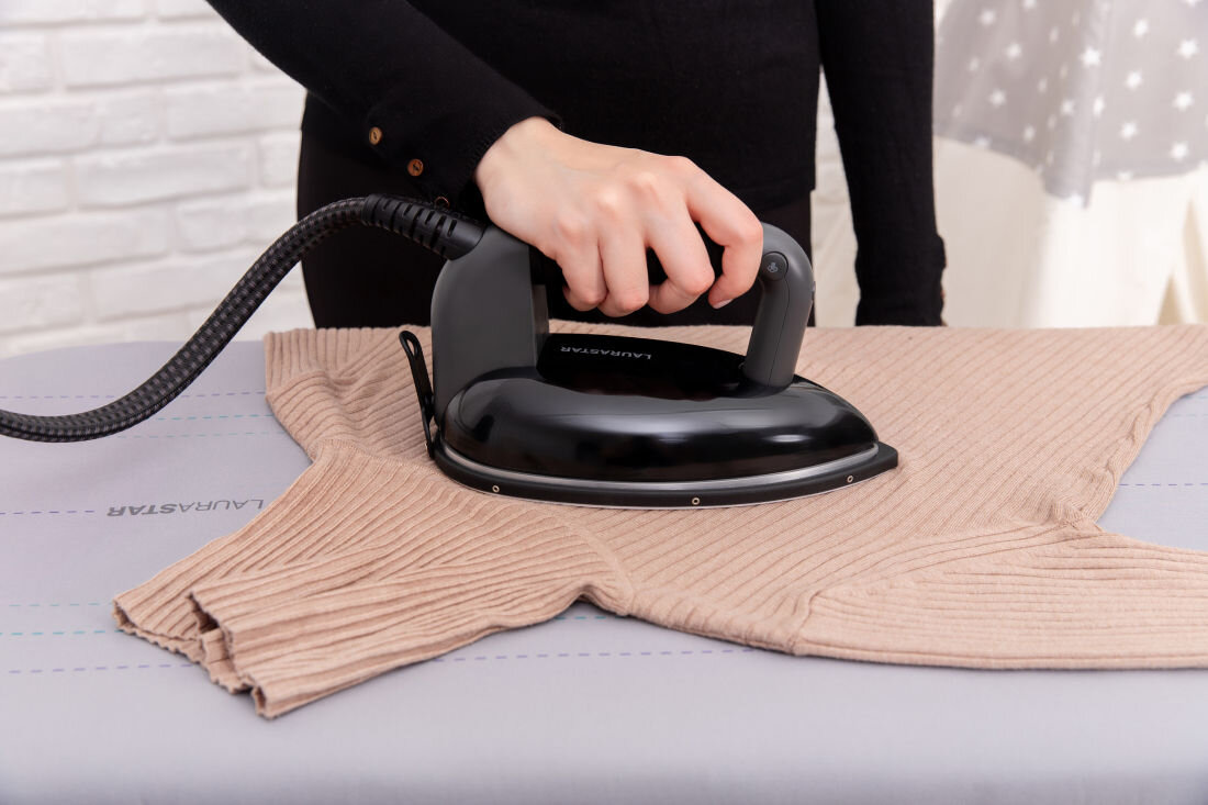System do prasowania LAURASTAR Smart M Czarny Profesjonalne żelazko prasowanie aluminiowa stopa materiał dedykowana nakładna