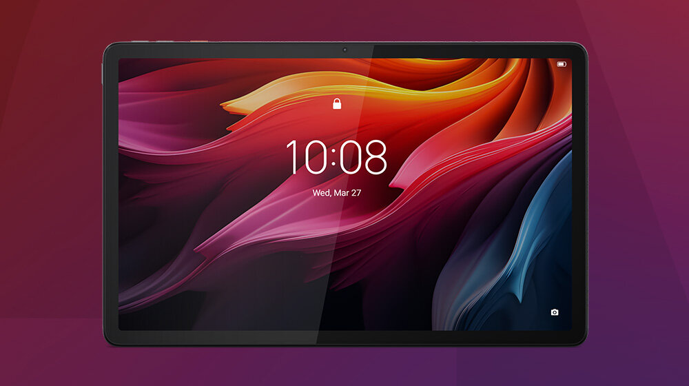 Tablet z wyświetlaczem pokazującym kolorową grafikę z godziną 10:08 i datą Wed, Mar 27. Na ekranie widoczna jest także ikona kłódki i aparatu.