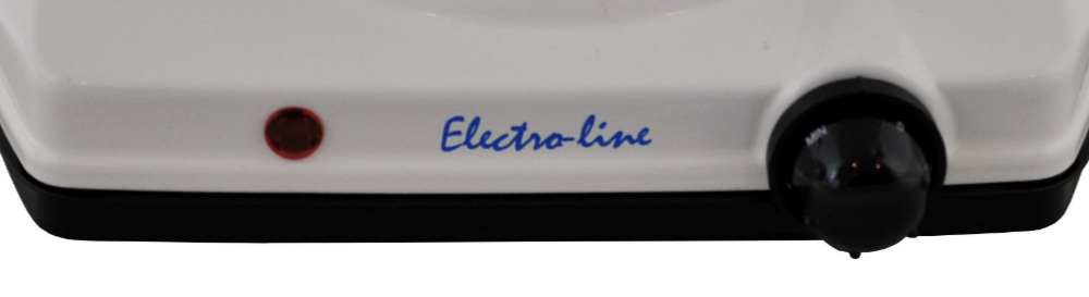 Fragment białej kuchenki z widocznym pokrętłem i napisem \'Electro-line\'. Obok znajduje się mała czerwona dioda.