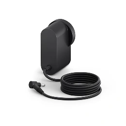 Czarny zasilacz z zaokrąglonymi krawędziami i długim, zwiniętym kablem zakończonym wtyczką.