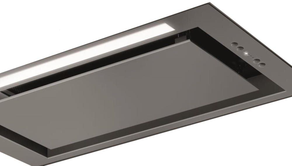 Na obrazie widoczny jest okap kuchenny w kolorze stali nierdzewnej z prostokątnym panelem i wbudowanym oświetleniem. Na panelu znajdują się cztery przyciski sterujące.