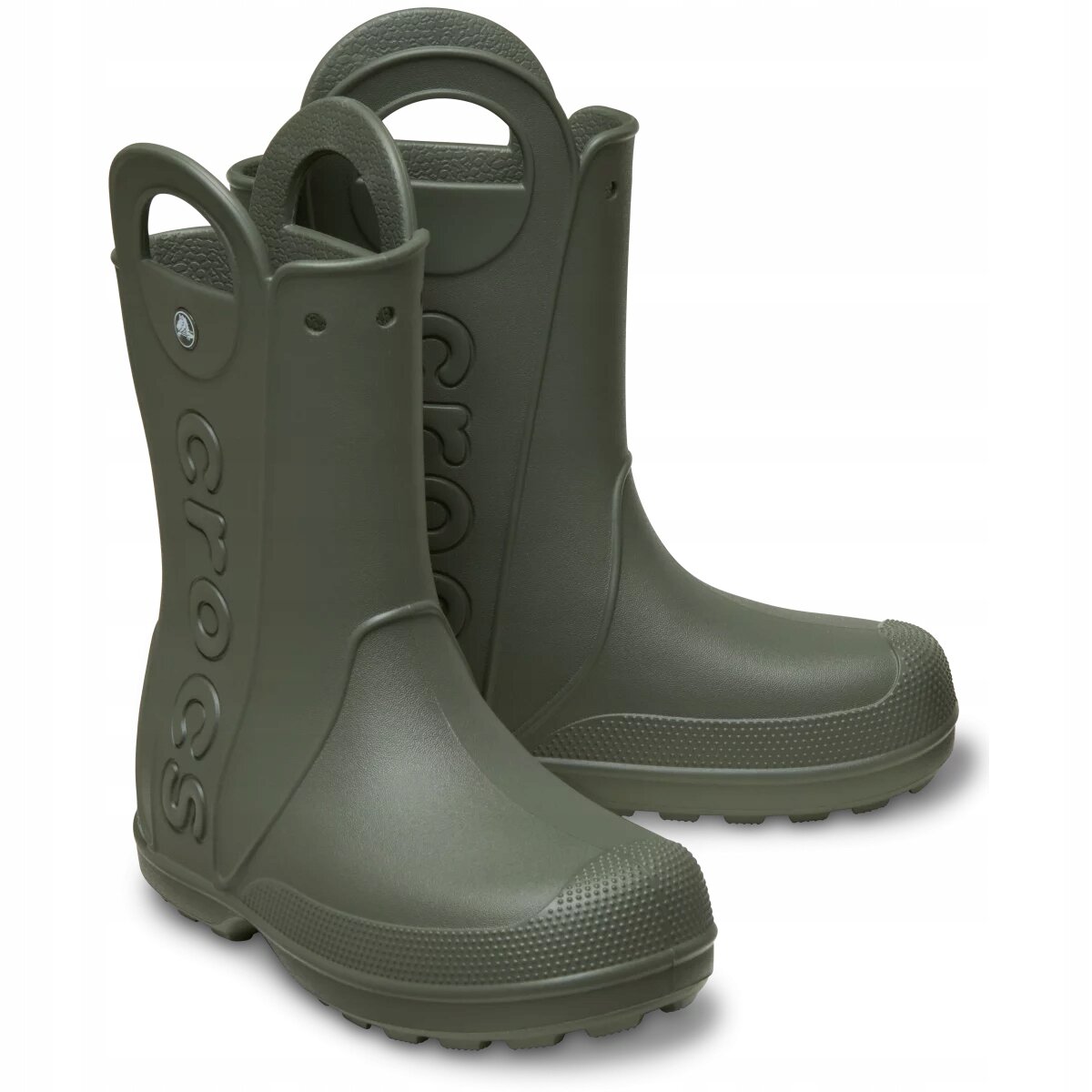 Zielone kalosze z uchwytami, z widocznym napisem \'crocs\' na boku. Podeszwa ma wyraźny bieżnik, a na górze znajduje się okrągłe logo producenta.