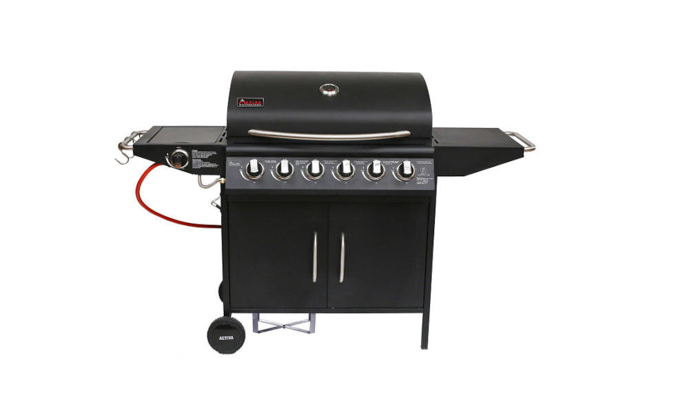 Czarny grill gazowy z sześcioma pokrętłami i dwoma półkami bocznymi. Na pokrywie widoczne jest logo ACTIVA oraz wskaźnik temperatury.