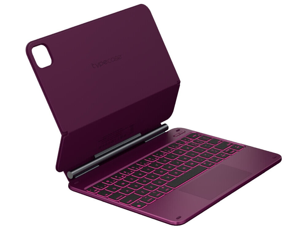 Etui na iPad Pro 11 cali TYPECASE Edge, Etui Typecase Edge, magnetyczne mocowanie, Bluetooth 5.0, ochrona iPada, solidna konstrukcja, Osoba niosąca zamknięte etui na tablet oraz kawę.
