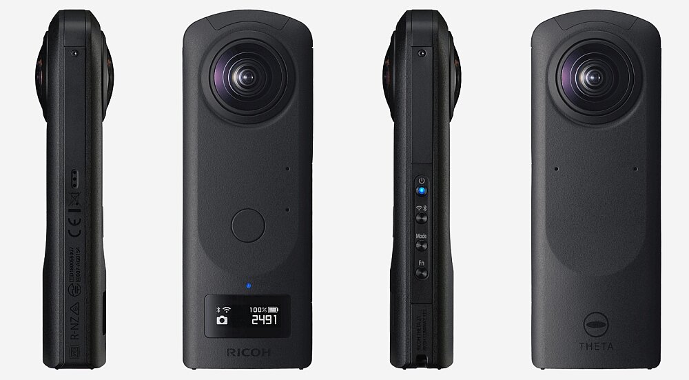 Cztery widoki kamery sportowej w kolorze czarnym, z widocznymi obiektywami i wyświetlaczem z informacjami. Na obudowie widoczne są napisy: \'RICOH\' i \'THETA\'.