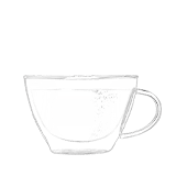 Przezroczysta filiżanka z uchwytem, wypełniona wodą do połowy.