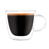 Szklanka z przezroczystego szkła wypełniona czarną kawą z pianką na wierzchu.