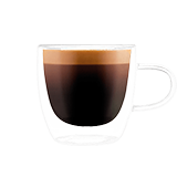 Szklanka z przezroczystego szkła wypełniona czarną kawą z pianką na wierzchu.