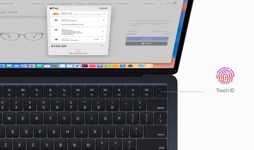 Na obrazie widoczna jest klawiatura laptopa z wyświetlaczem pokazującym interfejs płatności Apple Pay. Obok klawiatury znajduje się oznaczenie \'Touch ID\' z symbolem odcisku palca.