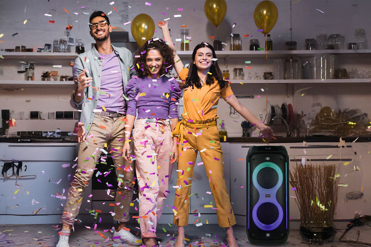 Power Audio MANTA SPK0805B140 PALLAS - Mocny dźwięk w każdej chwili, osoby bawiące się w rytm muzyki, urządzenie stojące na podłodze