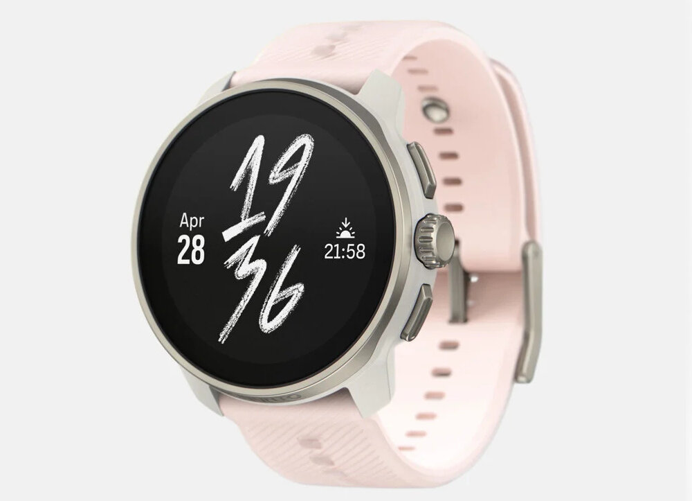 Smartwatch z różowym paskiem i okrągłym wyświetlaczem, na którym widoczna jest data \'Apr 28\' oraz godzina \'21:58\'.
