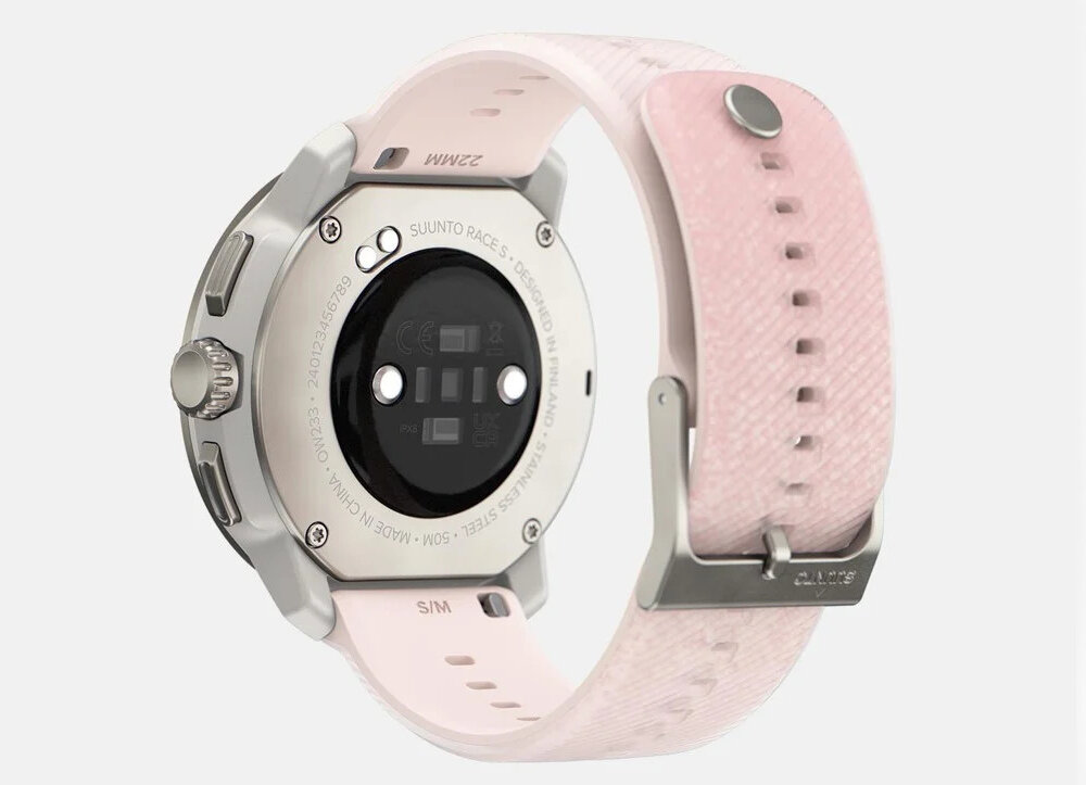 Smartwatch z różowym paskiem i metalową kopertą, widoczny od tyłu. Na kopercie znajduje się napis: \'SUUNTO RACE S\'.
