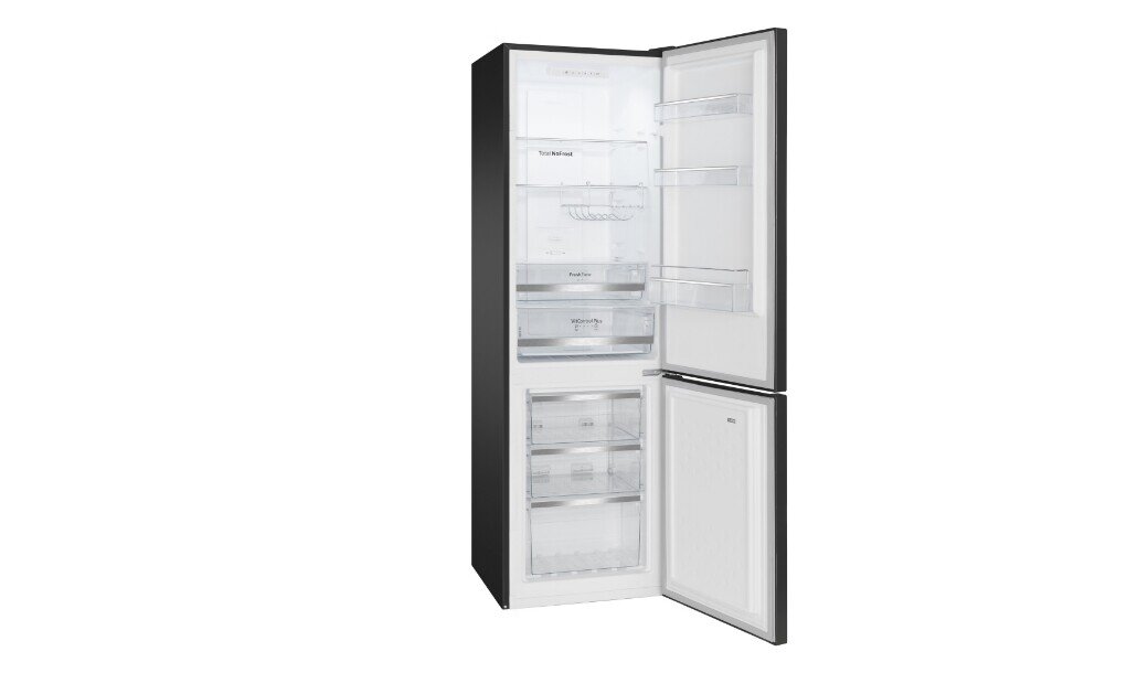 Lodówka dwudrzwiowa w kolorze inox z otwartymi drzwiami, ukazująca wnętrze z półkami i szufladami. Na drzwiach widoczne są dodatkowe półki na drobne produkty.