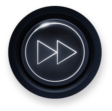 Czarny przycisk z podwójnym symbolem strzałki skierowanej w prawo, przypominający ikonę przewijania do przodu.