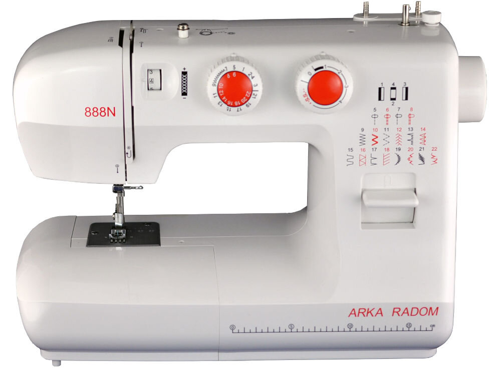 Na obrazie widoczna jest biała maszyna do szycia z czerwonymi elementami, oznaczona jako 888N. Na obudowie znajduje się napis \'ARKA RADOM\' oraz różne symbole i ustawienia ściegów.