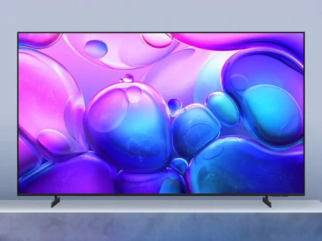 Grafika przedstawiająca telewizor Samsung Q6F umieszczony na regulowanej podstawie.