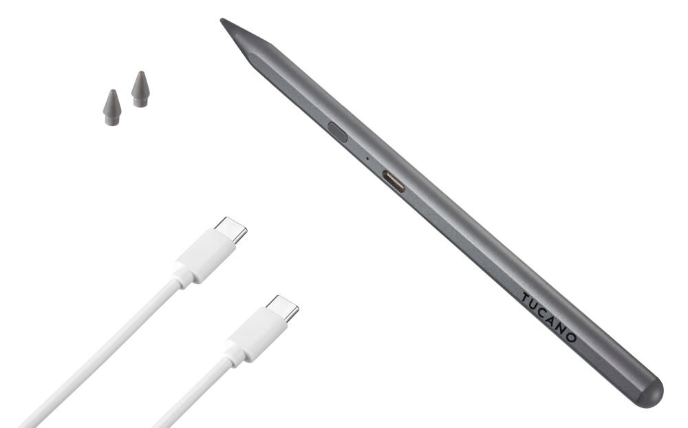 Na obrazie widoczny jest srebrny rysik z napisem \'TUCANO\', dwa wymienne końcówki oraz dwa białe kable USB-C.