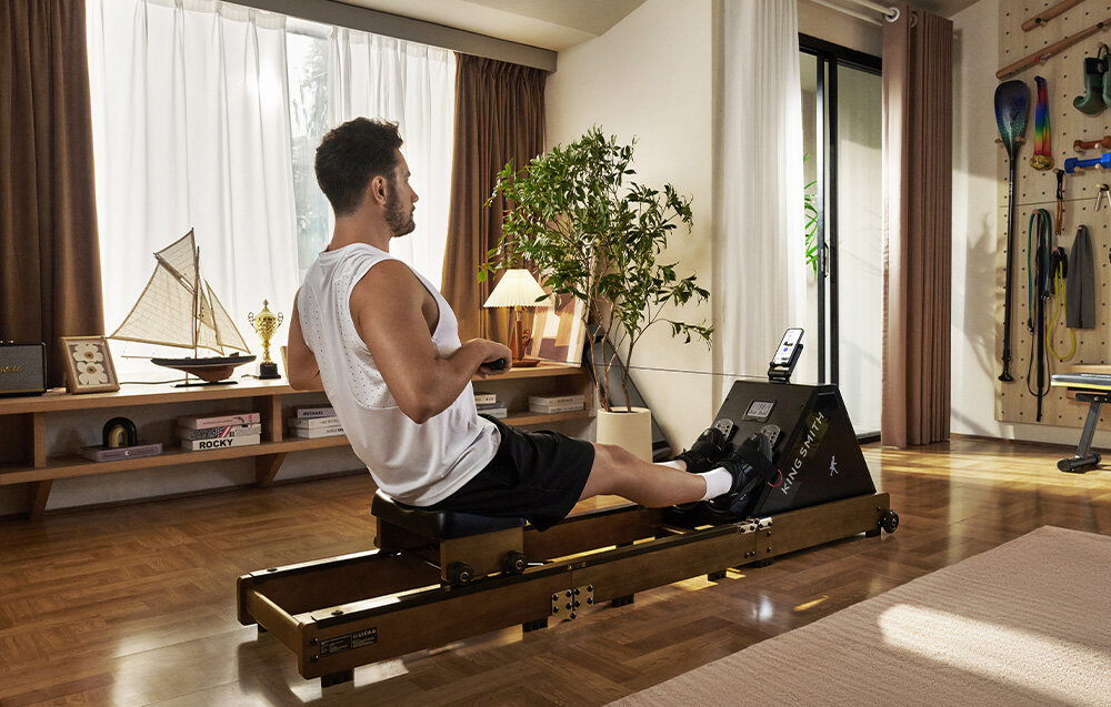 Wioślarz wodny KINGSMITH WR20 Orzech zdjęcie lifestyle Stabilność i udźwig maksymalna waga