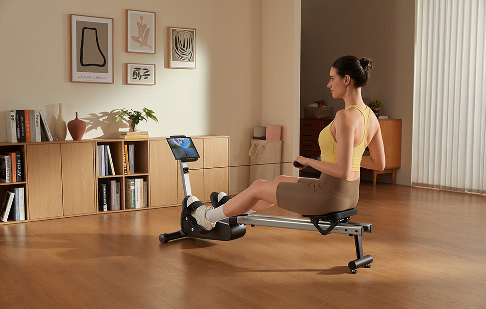 Wioślarz magnetyczny KINGSMITH Classic RW001 zdjęcie lifestyle Angażuje wiele mięśni  Magnetyczny system oporu
