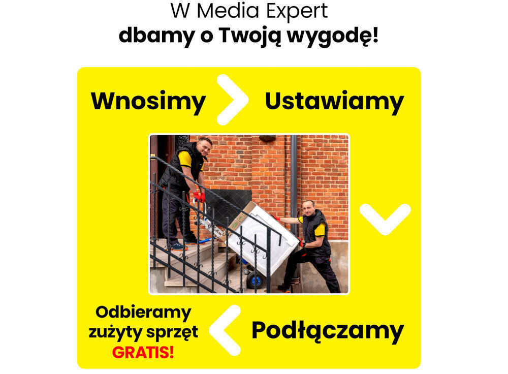Dwóch mężczyzn wnosi pralkę po schodach przed budynkiem z cegły. Tekst na obrazie: \'W Media Expert dbamy o Twoją wygodę! Wnosimy > Ustawiamy > Podłączamy > Odbieramy zużyty sprzęt GRATIS!\'.