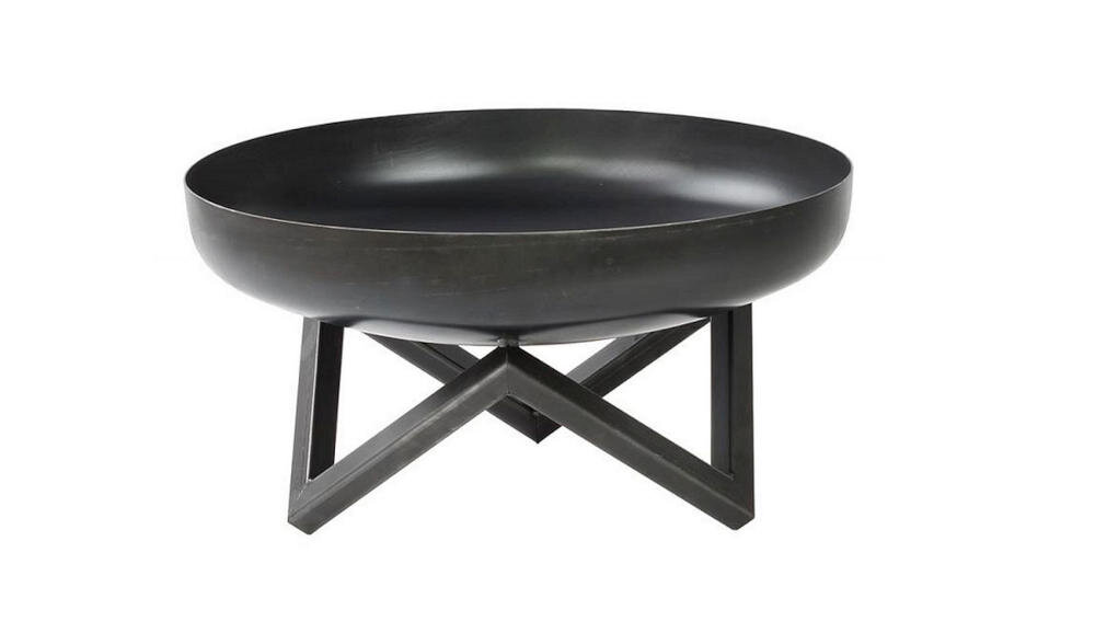 Czarne, metalowe palenisko ogrodowe o okrągłym kształcie, umieszczone na krzyżowej podstawie. Produkt ma prosty, nowoczesny design.