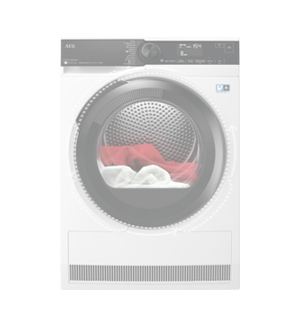 Biała suszarka bębnowa z czarnym panelem sterowania i okrągłym, przezroczystym oknem, przez które widać kolorowe ubrania. Na panelu widoczne są przyciski i pokrętło, a także logo AEG.