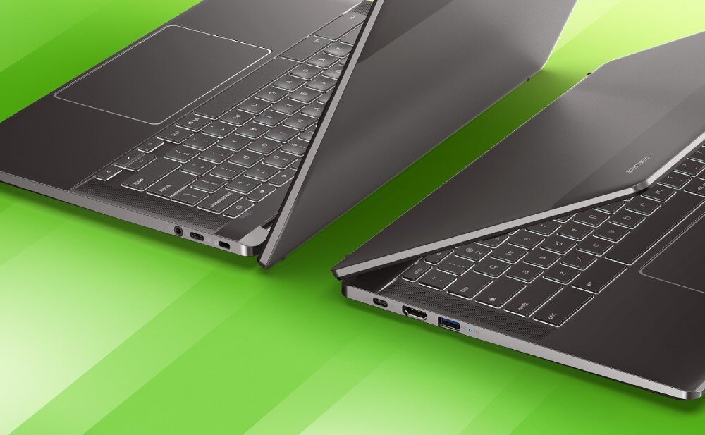 Laptop ACER Chromebook Plus 514 CB514-3H-R36J Dwa częściowo zamknięte laptopy ustawione pod kątem na zielonym tle, widoczne porty HDMI, USB i złącza audio po bokach obudowy, porty, złącza, Wi-Fi