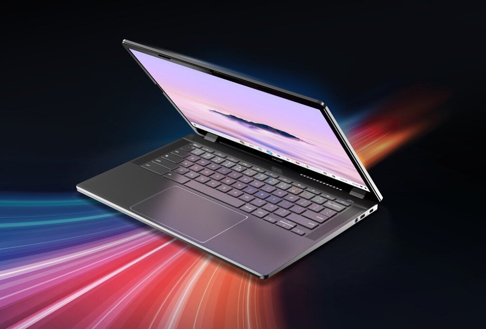 Laptop ACER Chromebook Plus 514 CB514-3H-R36J Półotwarty srebrny laptop na ciemnym tle z kolorowymi smugami światła rozchodzącymi się spod urządzenia, system, aplikacje, interfejs