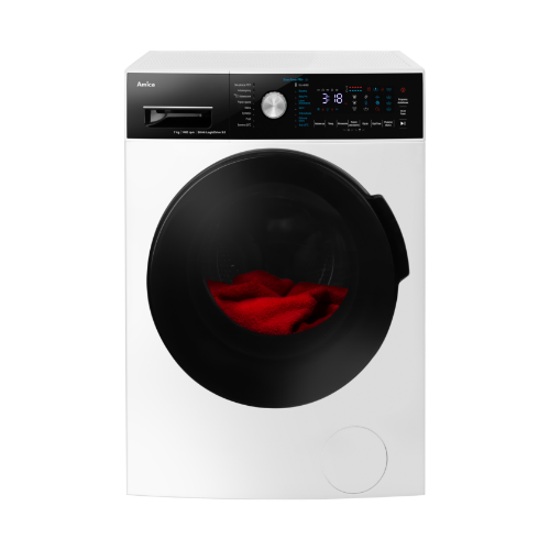 Biała pralka z czarnym panelem sterowania i okrągłym pokrętłem, na którym widnieje logo \'Amica\'. W bębnie znajduje się czerwony materiał.