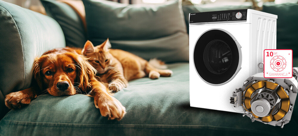 Na obrazie znajduje się pralka z widocznym panelem sterowania i bębnem, obok której leży pies i kot na kanapie. Obok pralki widoczny jest symbol z napisem \'10 lat gwarancji\'.