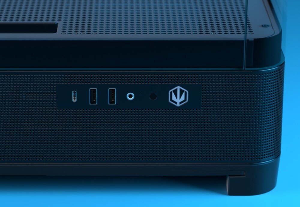 Obudowa ENDORFY Aquarius 8000 Flex Przedni panel portów obudowy komputera zawierający wejście USB-C, dwa złącza USB, gniazda audio oraz przycisk zasilania z logo producenta na tle perforowanej siatki