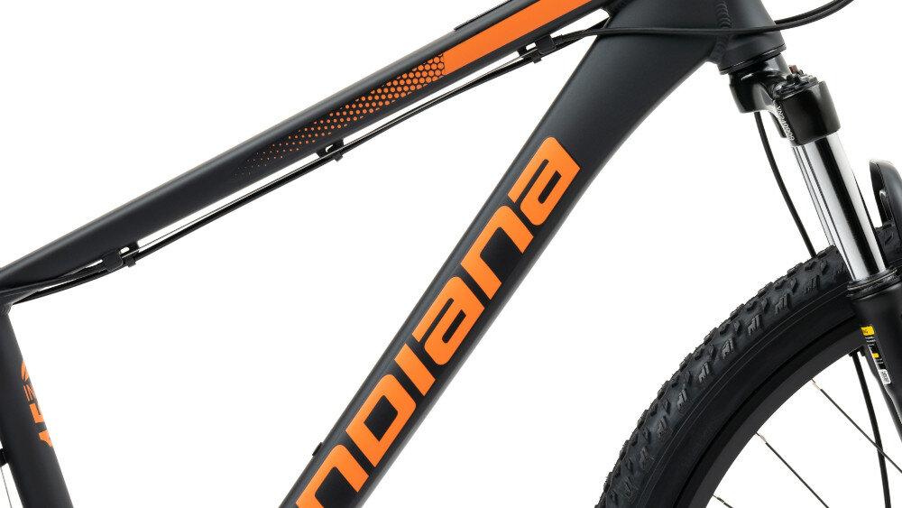 Rower górski MTB INDIANA X-Pulser 2.6 M15 26 cali męski Czarno-pomarańczowy rower na białym tle widoczny z boku komfort jazdy odpowiednia kontrola nad rowerem 15-calowa aluminiowa rama rower jest bardzo zwinny lekki waga 16 kg łatwo podnieść go odporność na korozję wybór rozmiaru ramy Twój wzrost mierzony w zrelaksowanej pozycji typ roweru dla osób o wzroście od 154 do 165 cm